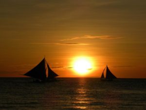 Beim Sunset Sailing lässt es sich gut abschalten und romantische Zweisamkeit genießen