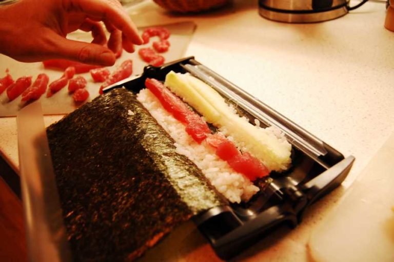 Dank Sushi Set einfach Sushi selber machen gemeinsamer Sushi Abend!